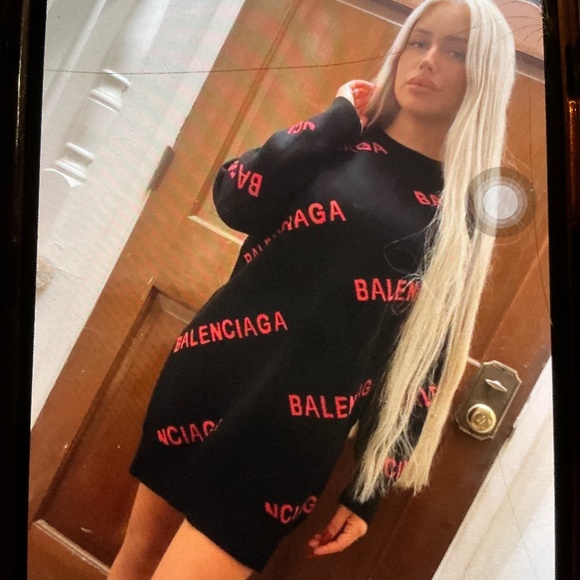 Beautiful sweater size large. If small like a dress - Picture 2 of 4